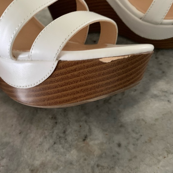 Guess Sandles - Picture 5 of 5